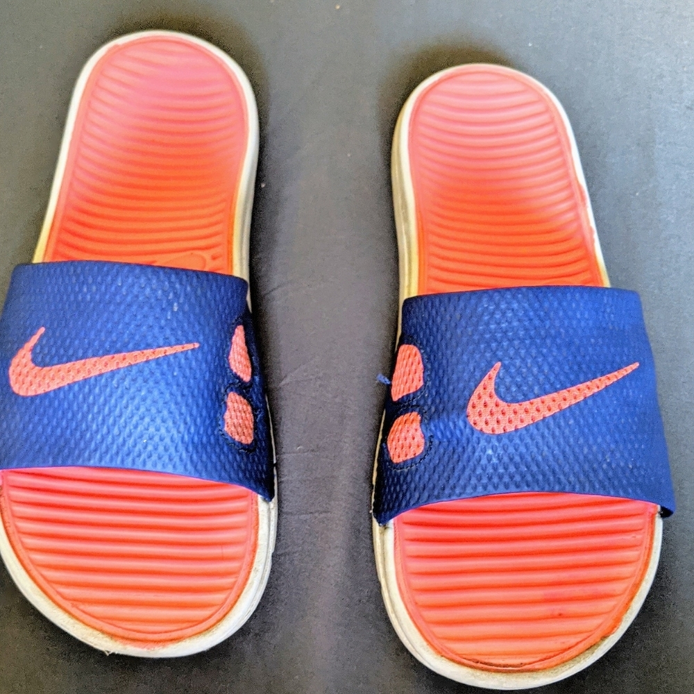 Nike size 11 womens sandals